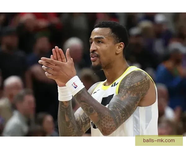 约翰-科林斯与大洛抢板时发生碰撞 已返回更衣室接受检查 约翰-科林斯与大洛抢板时发生碰撞 已返回更衣室接受检查